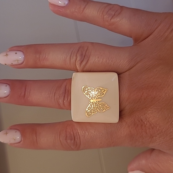 Butterfly 🦋 Ring - Picture 3 of 3